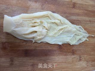 五花肉炖酸菜粉条的做法步骤：2