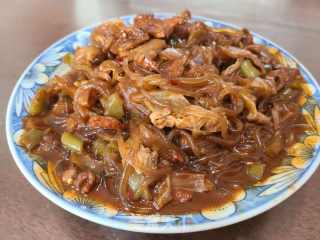 五花肉炖酸菜粉条的做法步骤：7