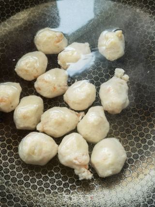 虾滑丸蛋皮汤的做法步骤：3