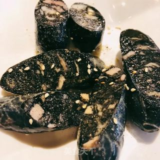 墨鱼肠炒饭的做法步骤：1