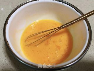墨鱼肠炒饭的做法步骤：2