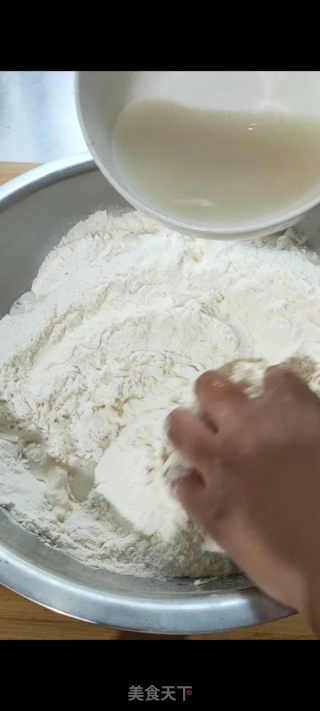 茄子包子的做法步骤：1