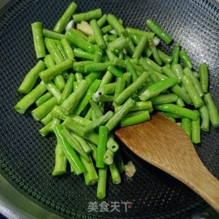 卤肥肠炖豆角的做法步骤：7