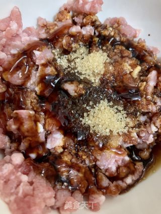 咸蛋黃梨汁蒸肉餅的做法步骤：2