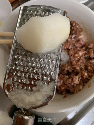 咸蛋黃梨汁蒸肉餅的做法步骤：3