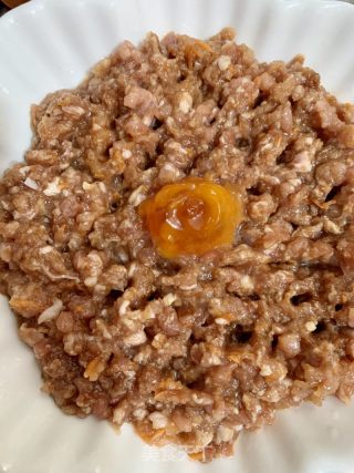 咸蛋黃梨汁蒸肉餅的做法步骤：7