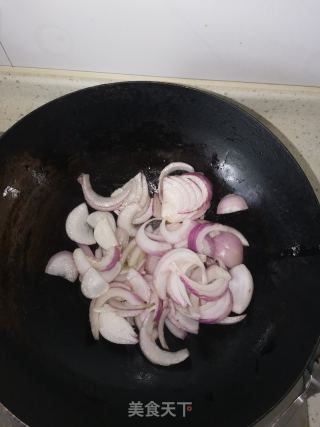 洋葱头炒肉的做法步骤：3