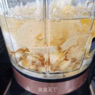 雪梨银耳羹的做法步骤：4