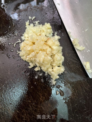 蒜蓉秋葵的做法步骤：1