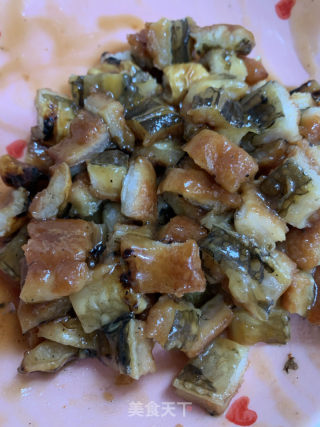 雜錦叉燒鰻魚粒炒飯的做法步骤：3