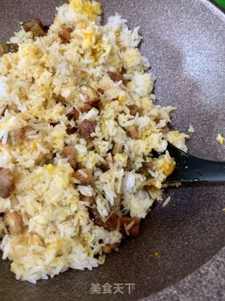 雜錦叉燒鰻魚粒炒飯的做法步骤：5