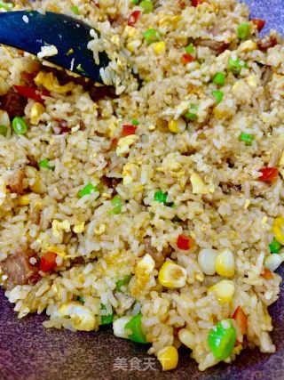 雜錦叉燒鰻魚粒炒飯的做法步骤：7