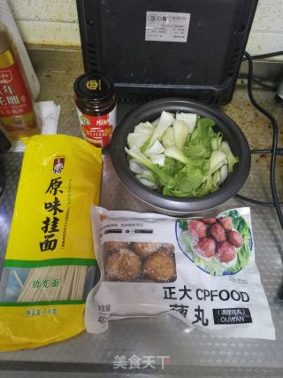 香辣藕丸油菜面的做法步骤：1