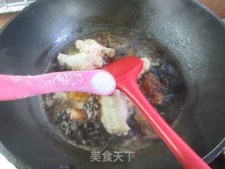 红烧鸡翅根排骨的做法步骤：8