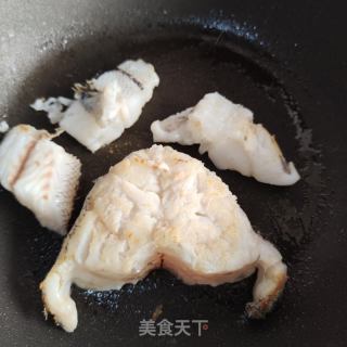 香煎鳕鱼的做法步骤：2