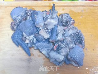 一酱搞定黄焖鸡的做法步骤：2
