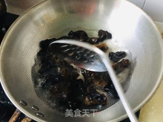 木耳拌黄瓜的做法步骤：1