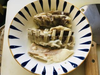粉条烩羊排的做法步骤：1
