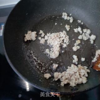 肉沫鸡枞花卤菠菜面的做法步骤：4