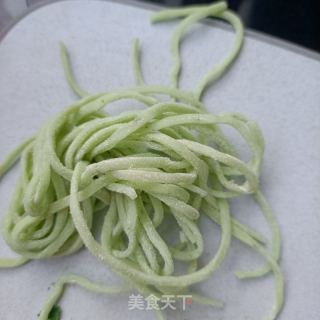 肉沫鸡枞花卤菠菜面的做法步骤：7
