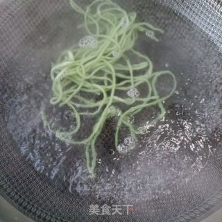 肉沫鸡枞花卤菠菜面的做法步骤：8