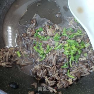 肉沫鸡枞花卤菠菜面的做法步骤：11