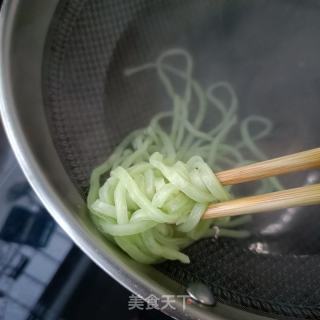 肉沫鸡枞花卤菠菜面的做法步骤：13