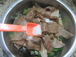 绿豆芽青菜拌荞麦饼皮的做法步骤：13