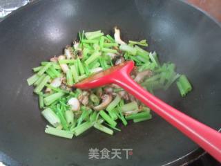 鲍鱼炒芹菜的做法步骤：8