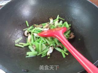 鲍鱼炒芹菜的做法步骤：11