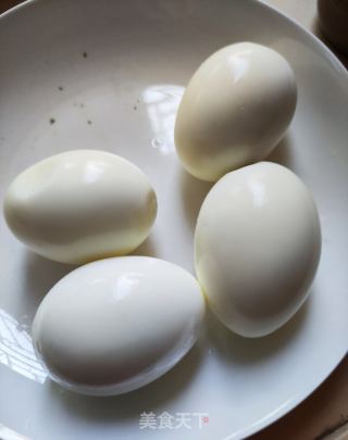 蒜香白水蛋的做法步骤：2