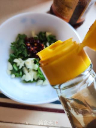 蒜香白水蛋的做法步骤：7