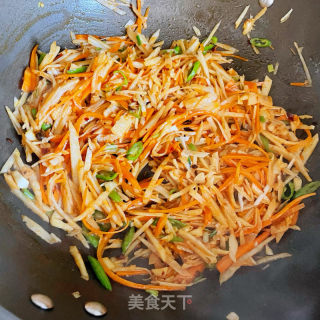 老干妈炒藕丝的做法步骤：8