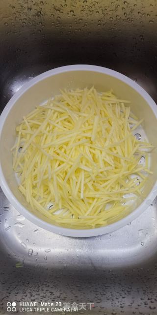 清炒土豆丝的做法步骤：2