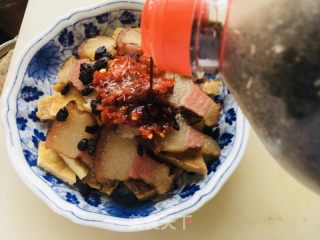 豆腐干蒸腊肉的做法步骤：6