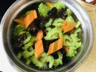 清炒苦瓜的做法步骤：5