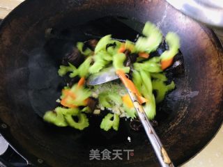 清炒苦瓜的做法步骤：7