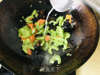 清炒苦瓜的做法步骤：11