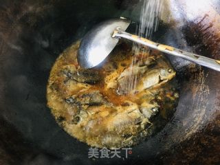 豆豉烧鲫鱼的做法步骤：4