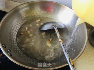 芥兰肉片汤的做法步骤：4