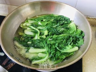 油渣炒小白菜的做法步骤：4
