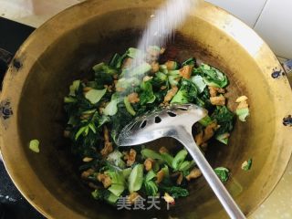 油渣炒小白菜的做法步骤：10