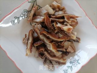 回锅猪耳的做法步骤：1
