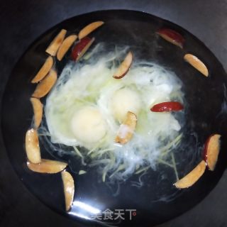 姜枣荷包蛋汤的做法步骤：4