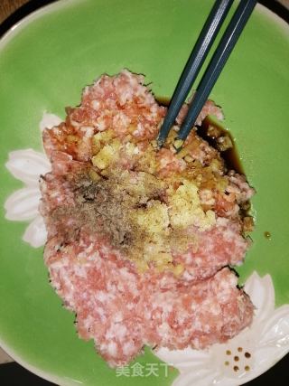汆丸子的做法步骤：2