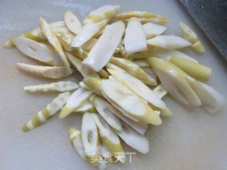 野山笋炒大头虾的做法步骤：2