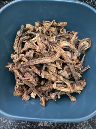 鹿茸菇炒牛肉的做法步骤：3