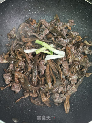 鹿茸菇炒牛肉的做法步骤：9