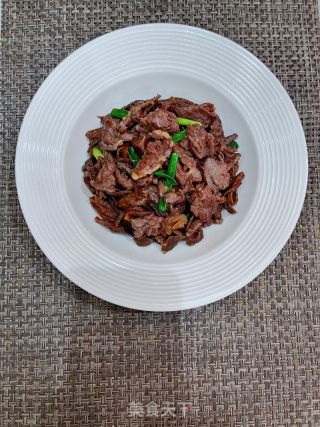 鹿茸菇炒牛肉的做法步骤：10