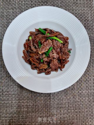 鹿茸菇炒牛肉的做法步骤：12